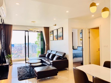 Cho thuê căn hộ chung cư Vinhomes D'Capitale Trần Duy Hưng 2 phòng ngủ (2pn), tòa C6, view hồ, full đồ dùng