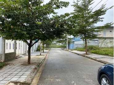 Cần bán lô (ô) đất nền KQH Hương An (nằm trong KQH Ân Nam), vuông đẹp, mặt tiền rộng, đường lớn.