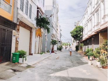 Bán nhà mặt phố gần đường Nguyễn Duy Trinh, Q9, Tp Thủ Đức, 4 phòng ngủ ( 4pn ), hướng Đông Bắc ( ĐB ) gần 6 tỷ
