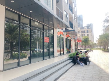 Cho thuê Shophouse S901.01S02 The Origami tại Vinhomes Grand Park, Q9, Thủ Đức, TPHCM mặt sảnh, giá khá rẻ.
