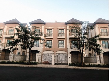 Bán biệt thự song lập M2-75 Vinhomes Grand Park, Quận 9, TPHCM mặt hồ Sen Súng rất đẹp