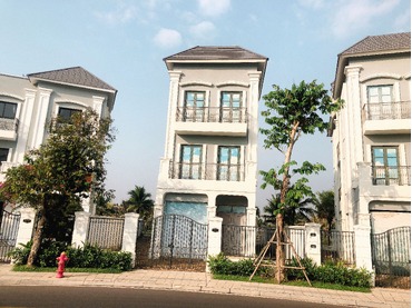 Bán biệt đơn lập V3-221 Vinhomes Grand Park, Quận 9, TpHCM nở hậu, view sông rất đẹp