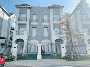 Bán biệt thự song lập M2-19 Vinhomes Grand Park nhà thô, giá rẻ, vị trí trung tâm