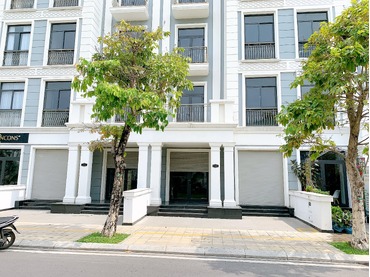 Nhà phố V3-82 Vinhomes Grand Park xây thô, view sông, giá rẻ 