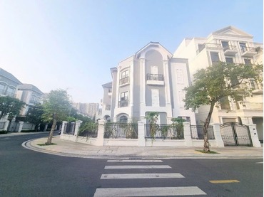 Thuê biệt thự V3-90 Vinhomes Grand Park hoàn thiện rất đẹp, căn góc
